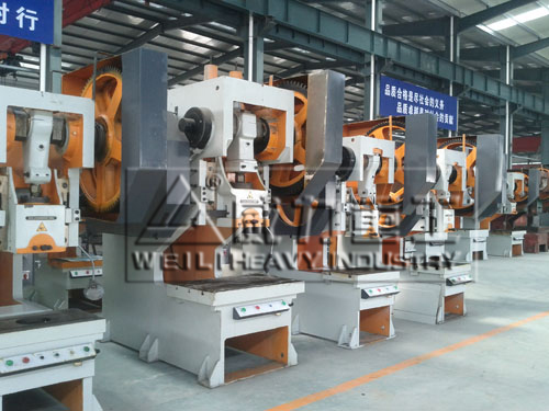 大噸位200噸鋼板固定臺沖床現貨車間