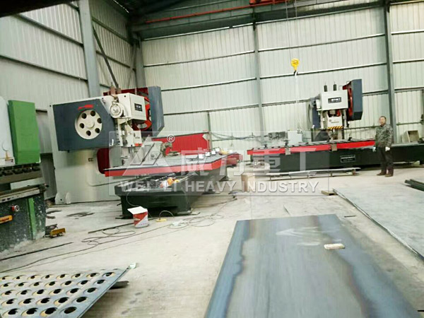 160噸深喉沖床自動(dòng)化生產(chǎn)車(chē)間