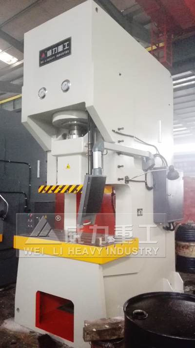 200噸液壓沖床(數(shù)控型)