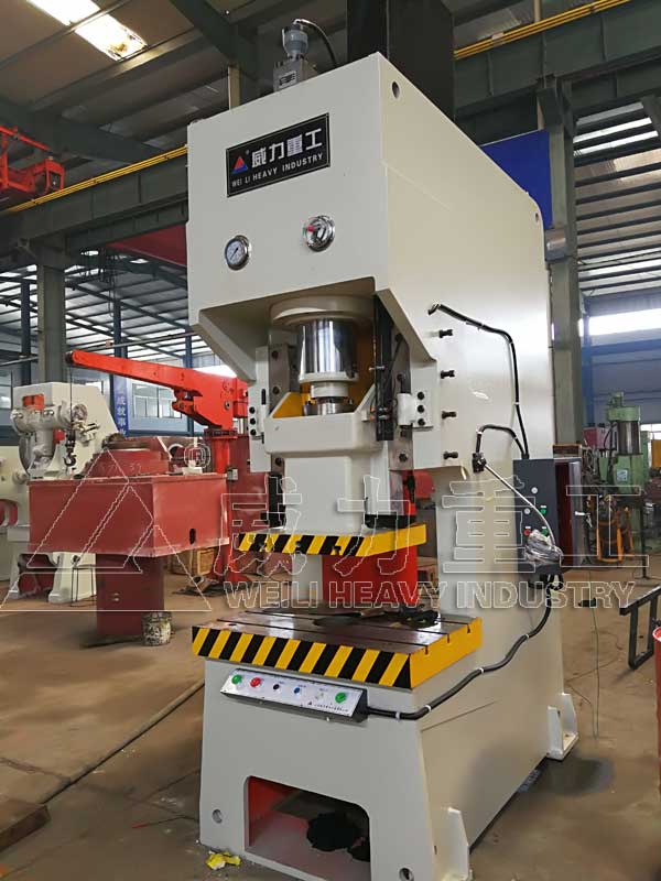 100噸C型液壓沖床車間調試