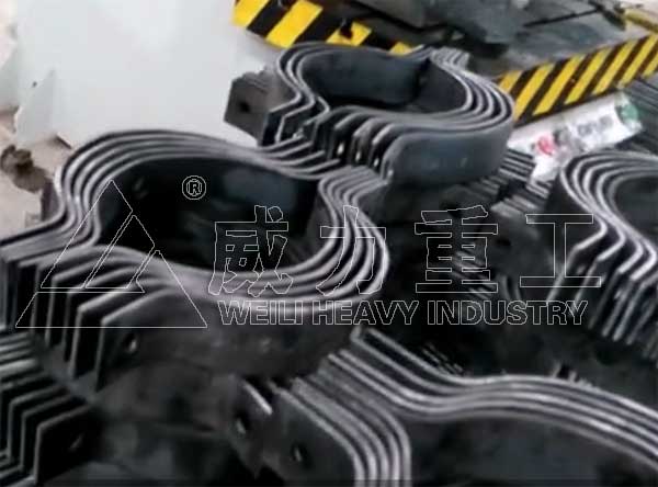 沖床設(shè)備加工完成的抱箍