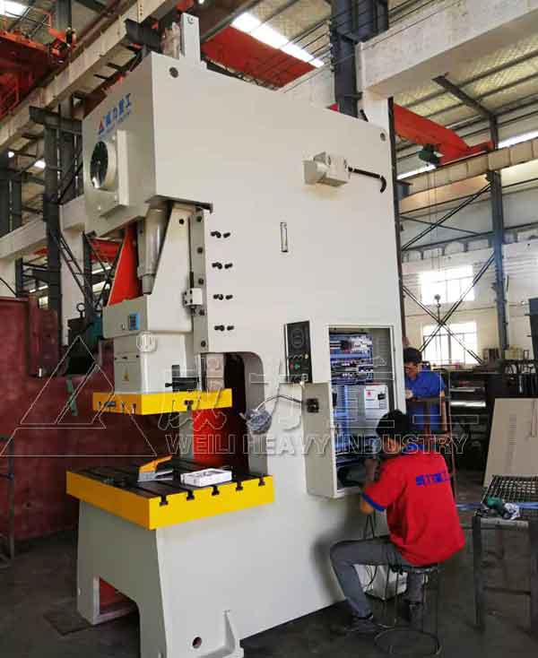 160噸氣動(dòng)沖床